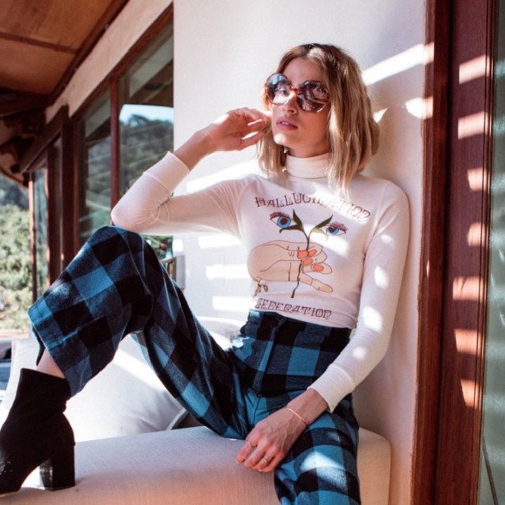 Long Sleeve Graphic Turtleneck Top in White - Picture 3 of 5